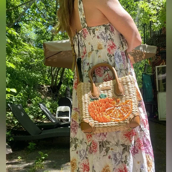 Michael Kors
MALIBU MEDIUM STRAW CROSSBODY - Picture 8 of 10